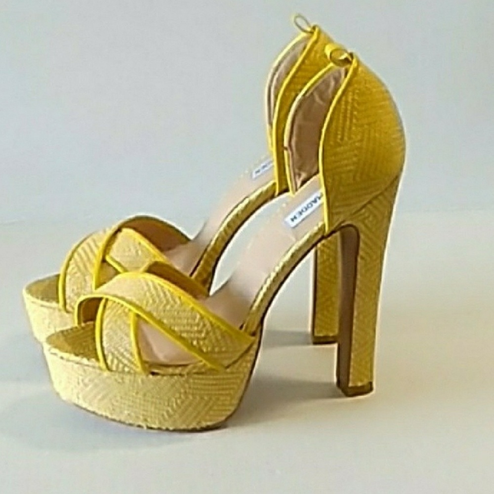 Steve Madden Peep Toe Canary Pumps! EUC!